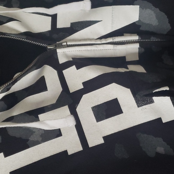 large VS pink zip jacket - Picture 3 of 4